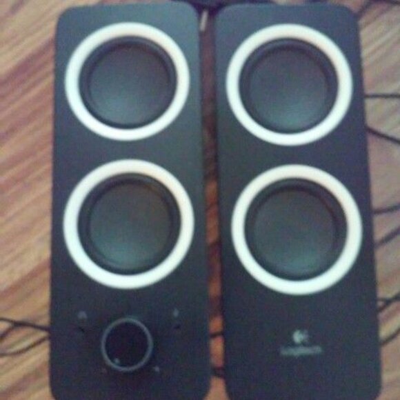Logitech Z200 Speakers With Headphone Jacks - Picture 5 of 5